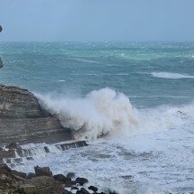 Huge waves close to Playa de Mataleñas